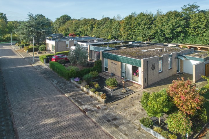 Twee-onder-één-kap te koop: Zuiderveldplantsoen 16, Joure